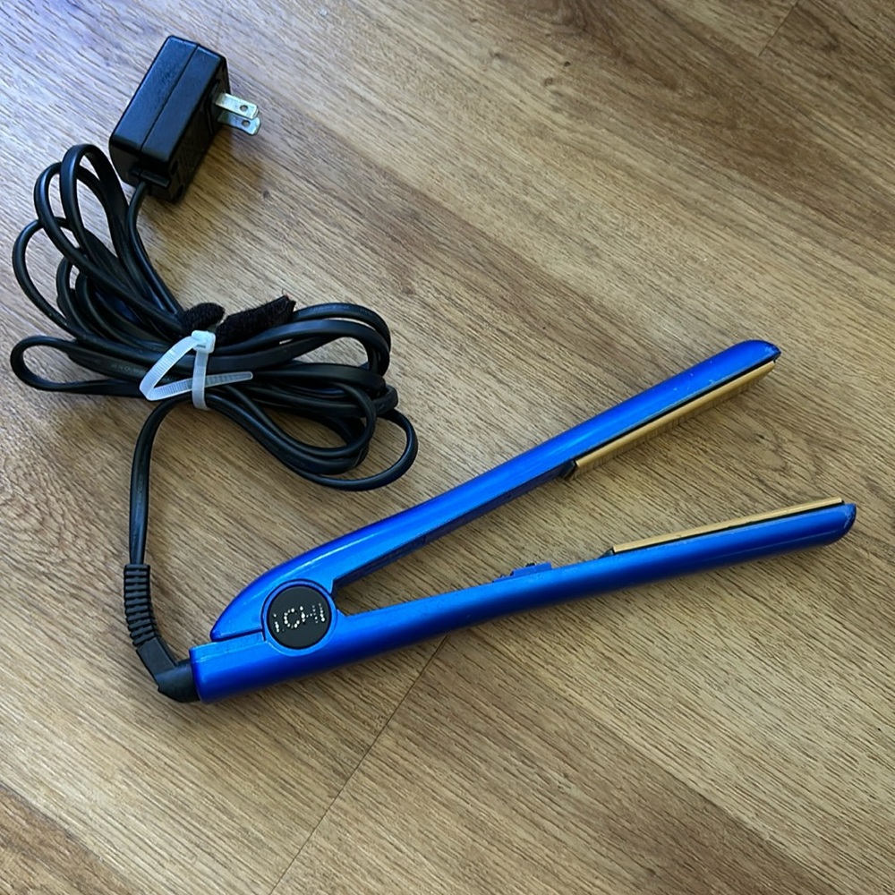 i CHI CERAMIC HAIR STRAIGHTENER cobalt blue